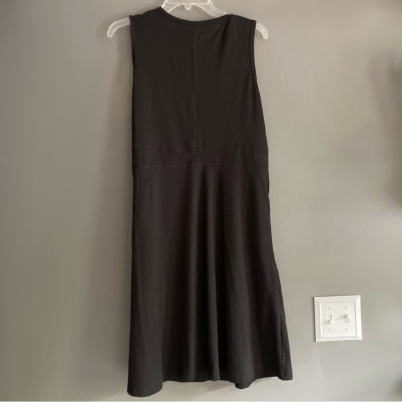 Casual Black Stretch Material With 50+ Sun Protection - Picture 2 of 4